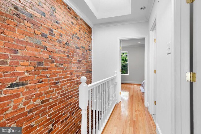 Building Photo - 1037 5th St NE