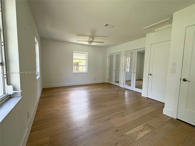 Building Photo - 485 Warren Ln