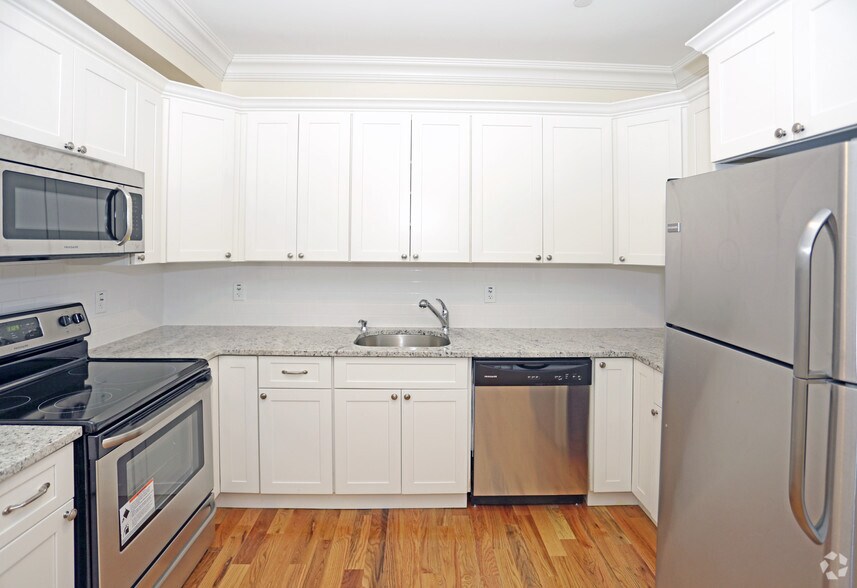 Primary Photo - Ponciana Apartments: Contemporary Comfort and Affordable Luxury in North Bergen!