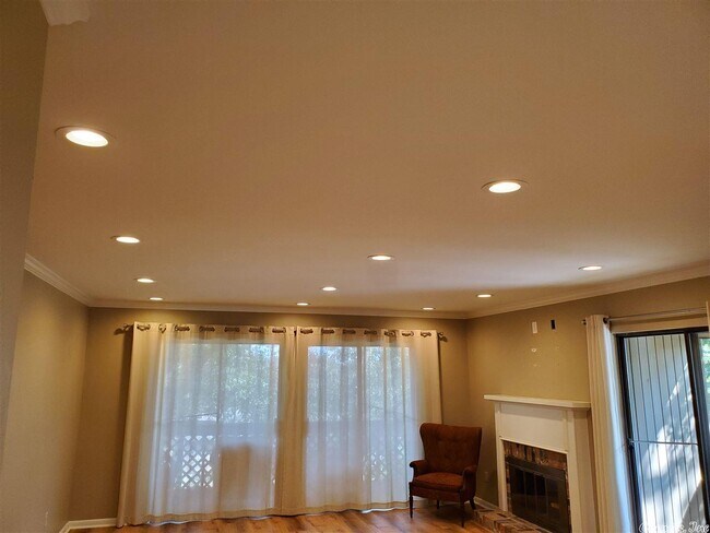 Building Photo - 1201 N Pierce St