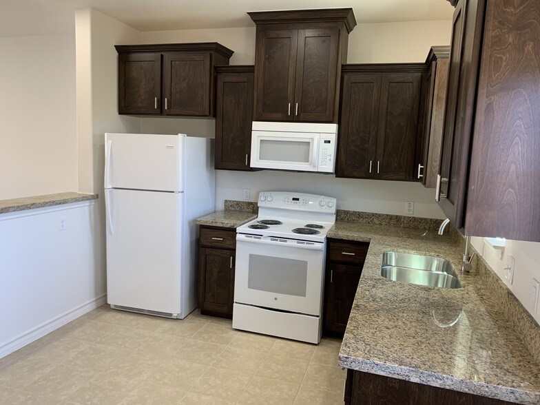 Building Photo - 602 Basswood Dr