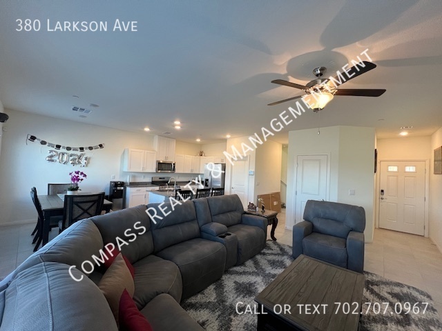Building Photo - 380 E Larson Ln