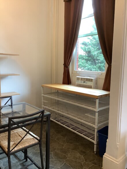 Building Photo - 943 M St NW