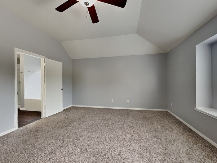 Building Photo - 29014 Fox Fountain Ln