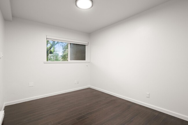 Building Photo - 3 Bed/ 2.5 bath Tanglewood Condo