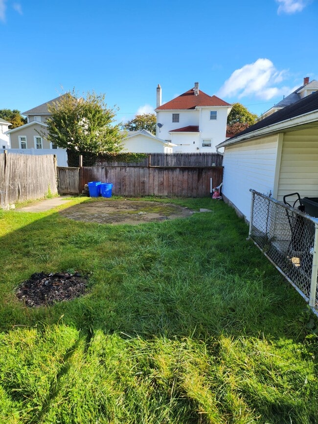 Building Photo - 648 E Scott St