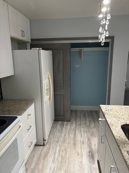 Building Photo - 299 E Central Blvd