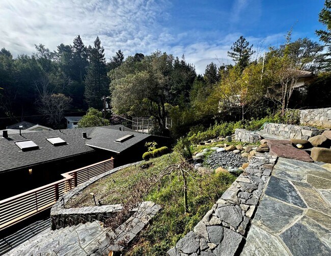 Building Photo - 60 Frances Ave