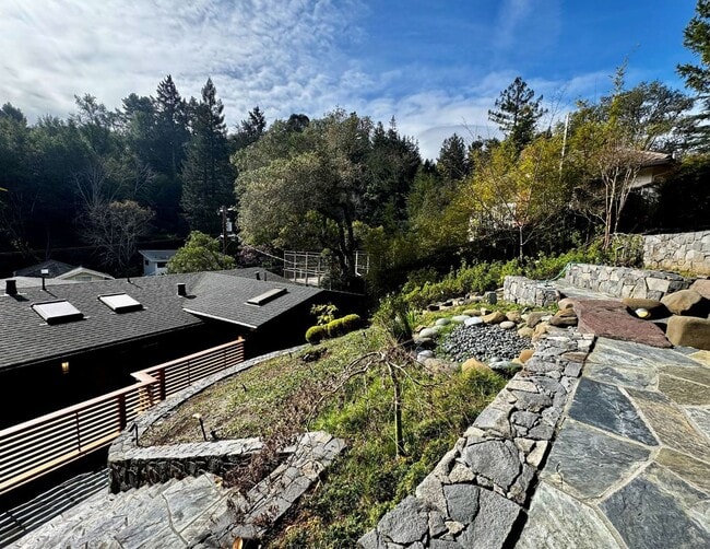 Building Photo - Private. Polished. Perfectly Larkspur.