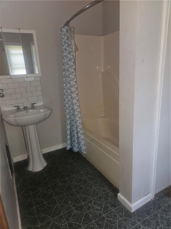 Building Photo - 26 Finch St