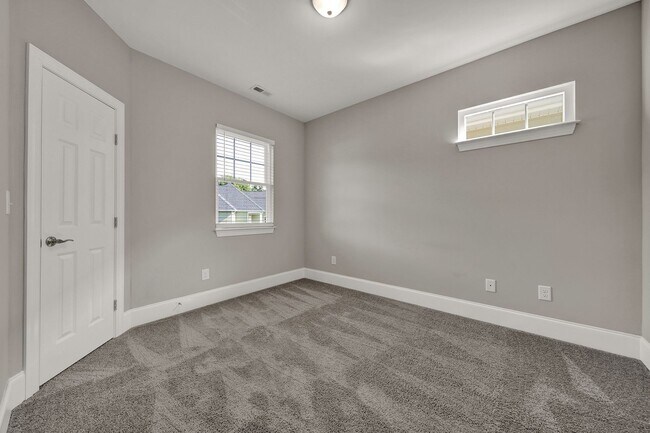 Building Photo - Two Story Cottage In Historic Waxhaw