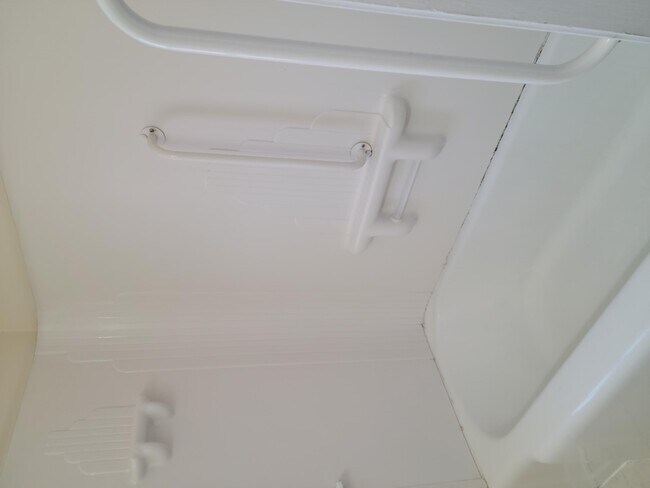 Building Photo - 4652 S Lenox St