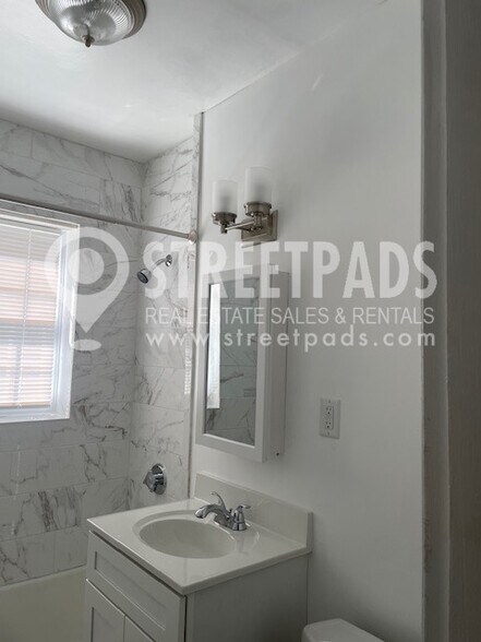 Building Photo - 1153 Beacon St