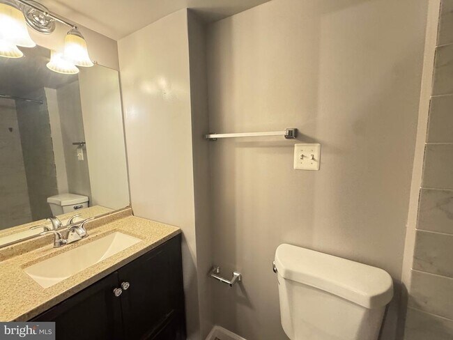 Building Photo - 6674 Ducketts Ln