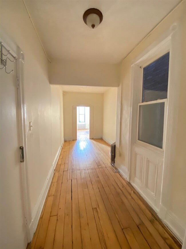 Building Photo - 516 Jersey Ave