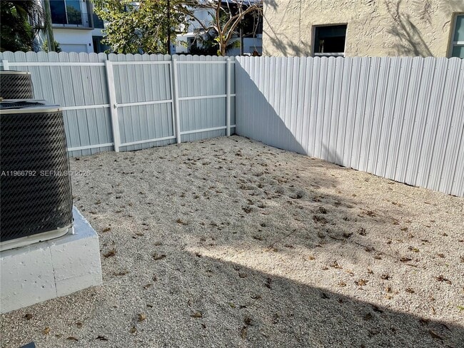 Building Photo - 3191 Ohio St