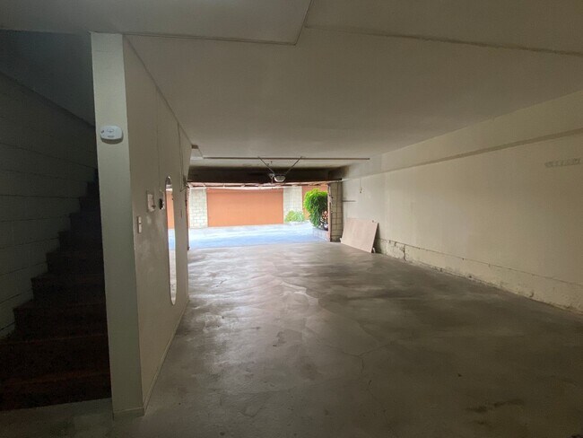 Building Photo - Available April 2026: 3 Bedroom, 2.5 Bathroom Townhouse with Attached Garage and Washer and Dryer...