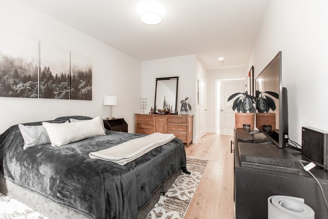 Building Photo - 30 Polk St