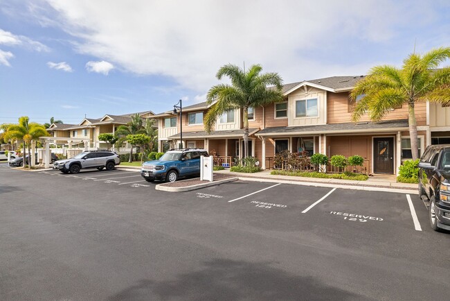 Building Photo - Pet Friendly 2 bed/ 2.5 bath/ 2 parking at...