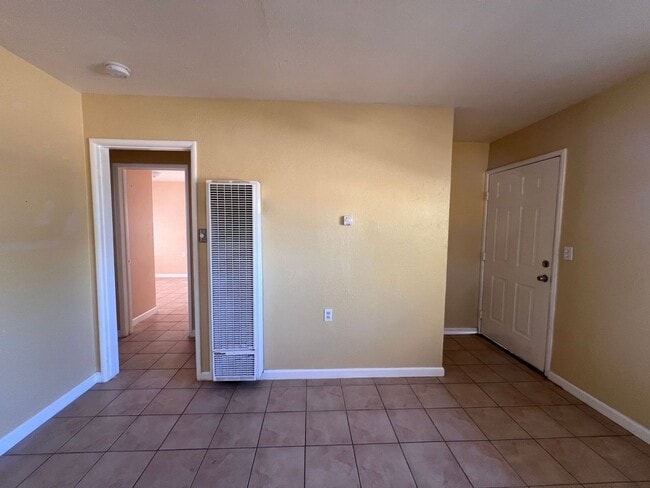 Building Photo - 7423 Dumosa Ave