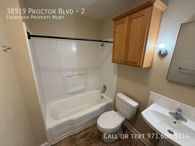 Building Photo - 38919 Proctor Blvd