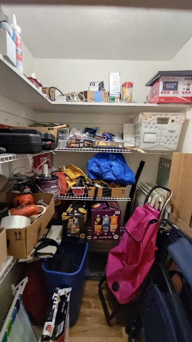 Building Photo - 1958 Monroe St