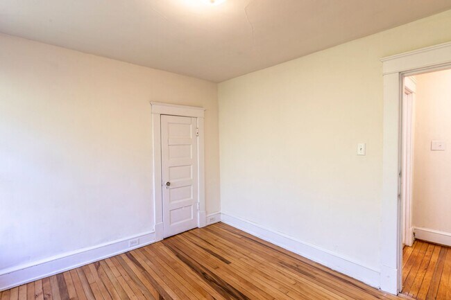 Building Photo - 213 Todd Ave