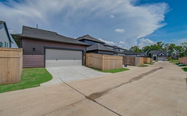 Building Photo - 1515 Noble Pk Dr