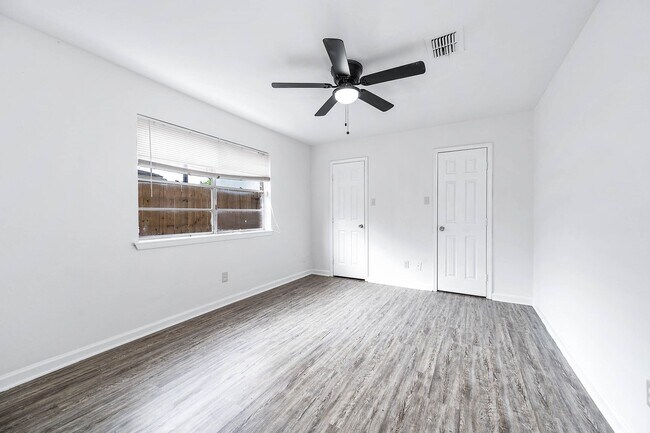 Building Photo - 13706 Towneway Dr