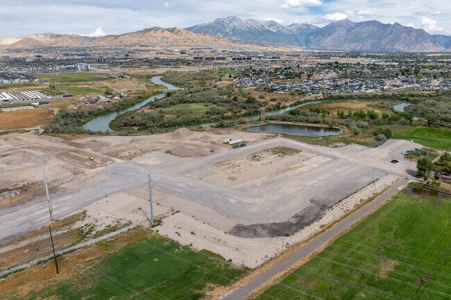 Building Photo - 1340 N Sage Dr