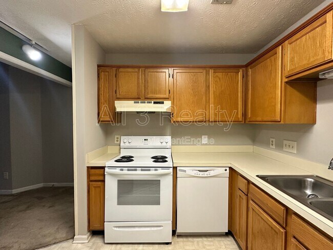 Building Photo - 6008 Woodrun Ct