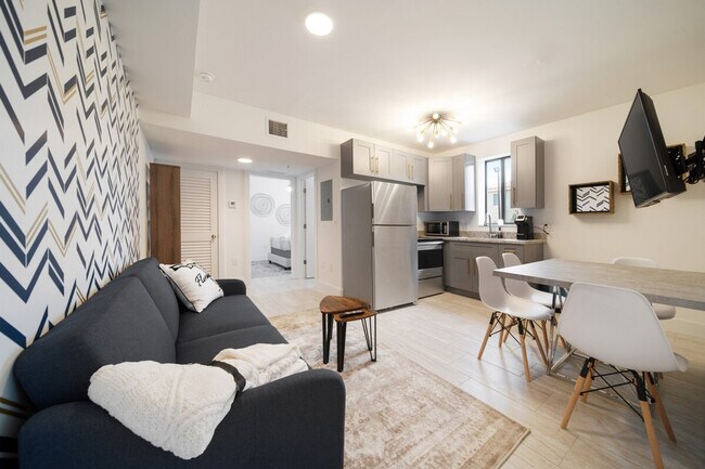 Building Photo - 2110 SW 16th St