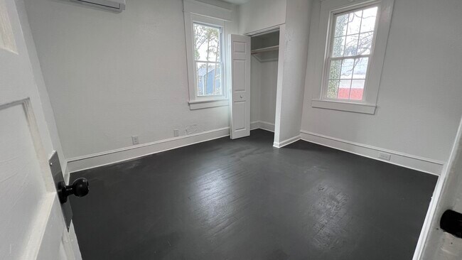 Building Photo - 1707 Holladay St