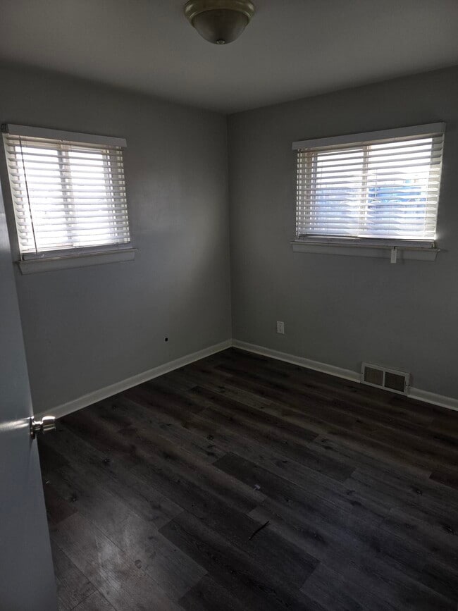 Building Photo - 27294 W Pleasant Ridge Dr