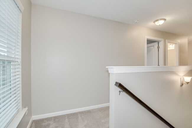 Building Photo - 4 Bedroom 2.5 Bath Canterbury Farms