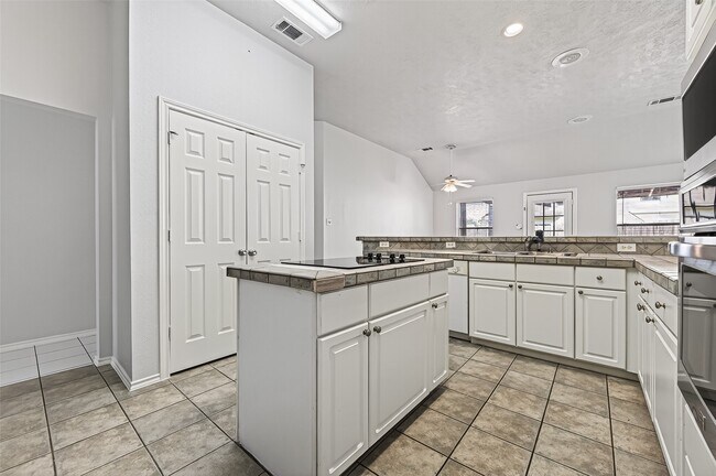 Building Photo - 3314 Zubin Ln