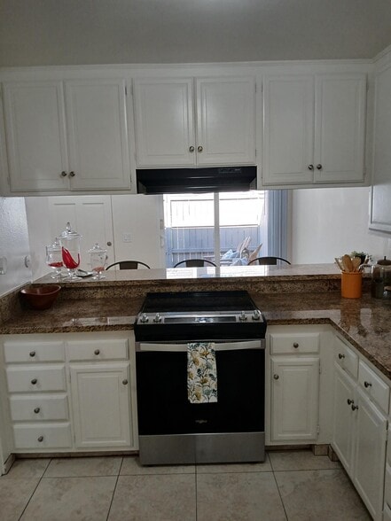 Building Photo - 851 Amigos Way