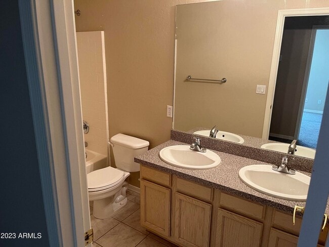 Building Photo - 1321 N Palmsprings Dr