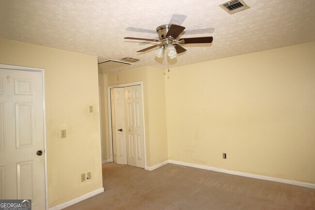 Building Photo - 1517 Stoneleigh Way