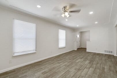Building Photo - Single story corner home features 3 beds, 2 bathrooms