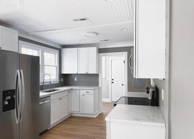 Kitchen Reverse - 208 State St