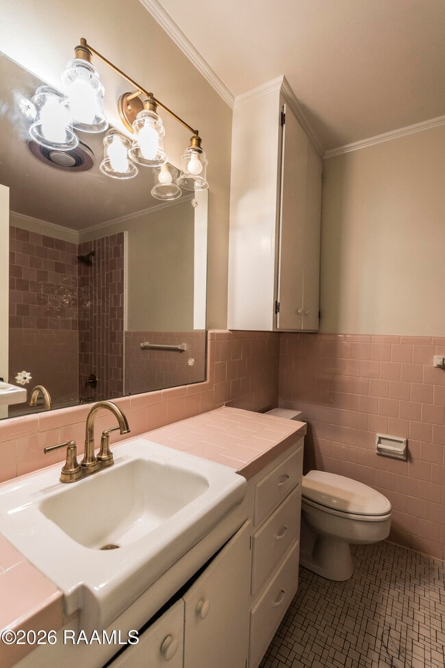 Building Photo - 1401 E Bayou Pkwy