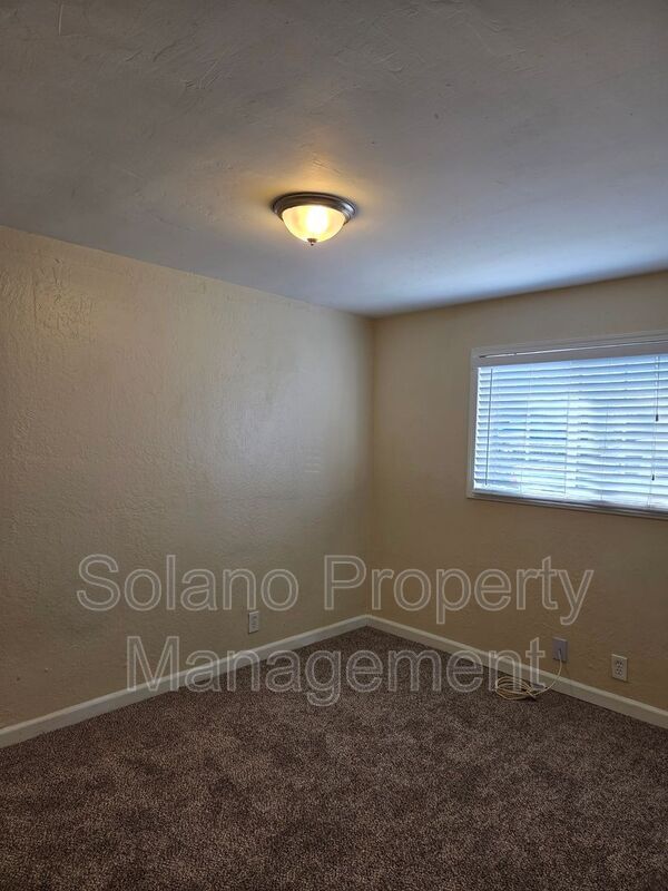 Building Photo - 232 Elwood St