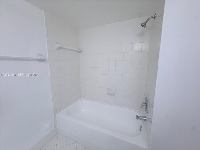 Building Photo - 995 NE 34th Ave