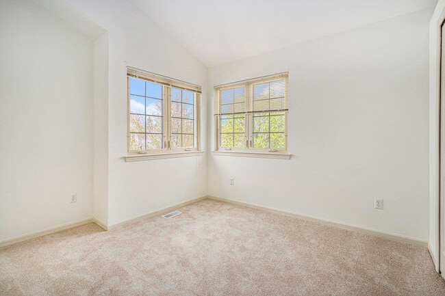 Building Photo - 5913 Lafayette Ln