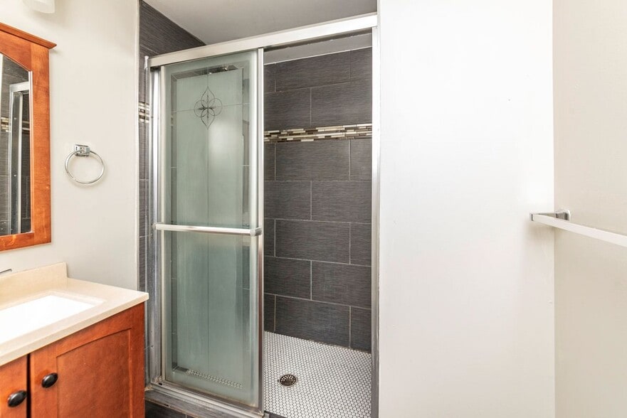 Building Photo - 1431 W Flournoy St