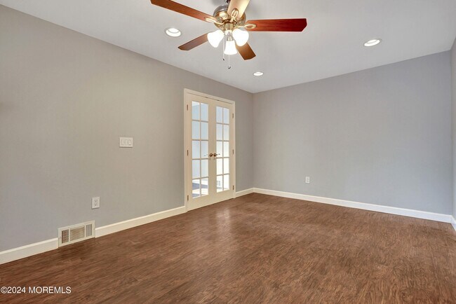 Building Photo - 22 Brookside Ct