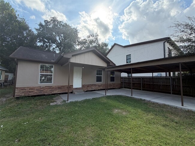 Building Photo - 1720 Roxella St