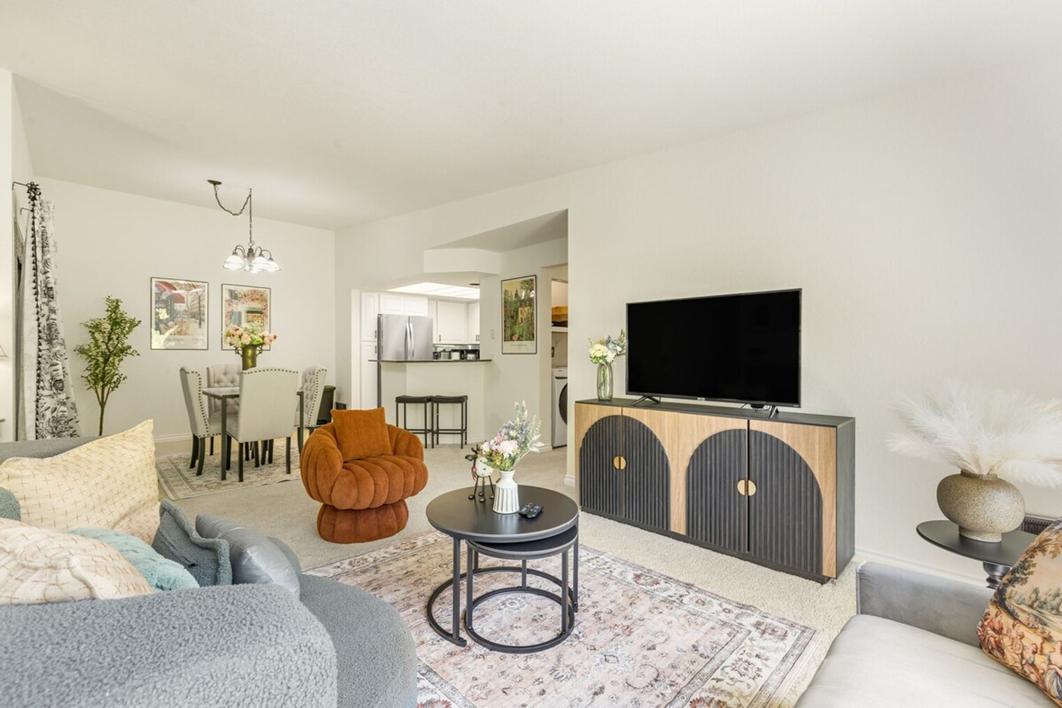 Building Photo - 1264 Bellevue Way NE