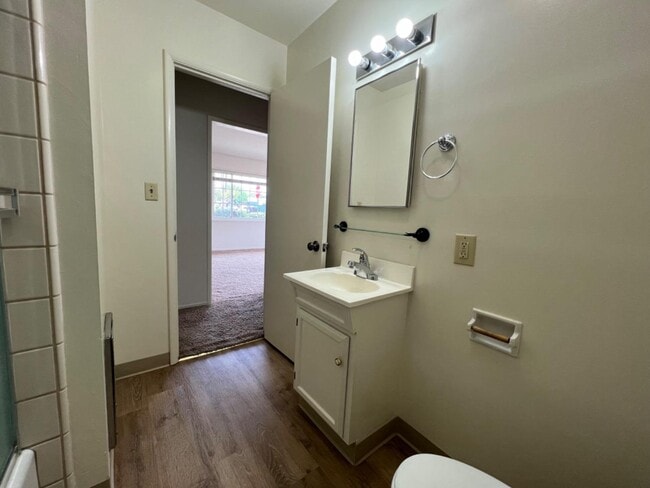 Building Photo - 1301 19th Ave